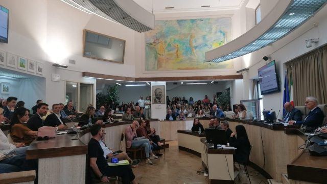 Chiama Roma e Konecta, il Consiglio comunale approva un documento per la tutela del lavoro